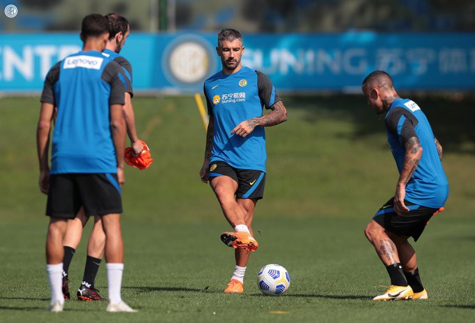Inter, ufficiale il rinnovo di Kolarov: il comunicato coi dettagli |  Sport e Vai