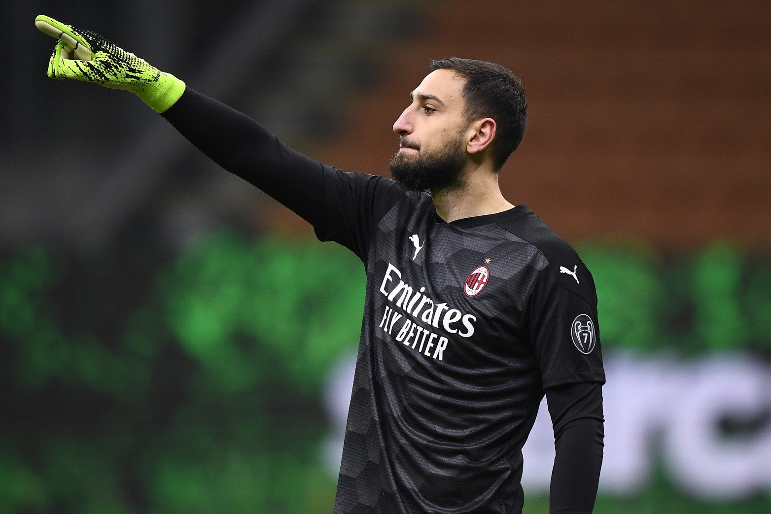 Tifosi Milan: Gazidis ha ribadito che Gigio è senza attributi  |  Sport e Vai
