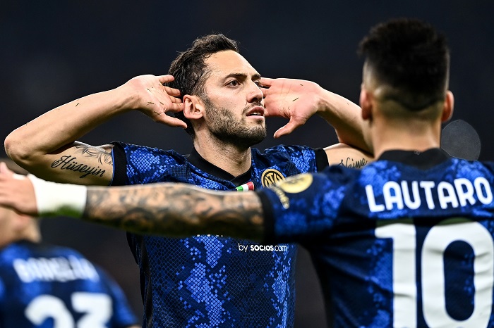 Inter, Calhanoglu contestato dai tifosi milanisti: lui risponde |  Sport e Vai