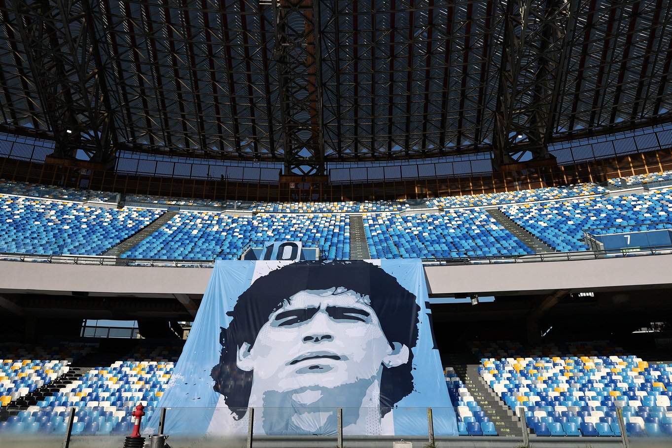 Napoli moroso su stadio Maradona, c'è la messa in mora del Comune |  Sport e Vai
