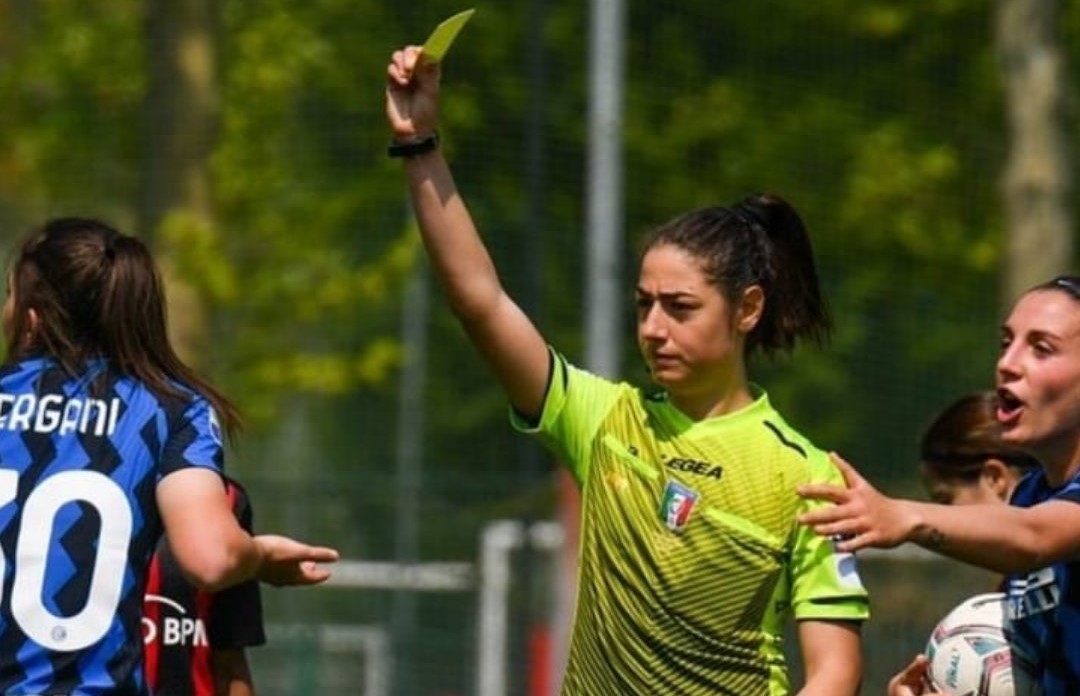 Prima donna ad arbitrare club di A rivela cosa successe a esordio |  Sport e Vai