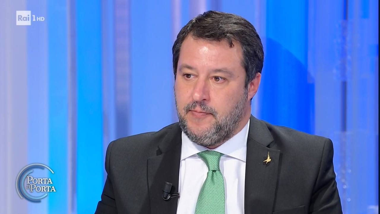 Anche Salvini s'indigna per Serra e dà un paio di consigli al Milan |  Sport e Vai