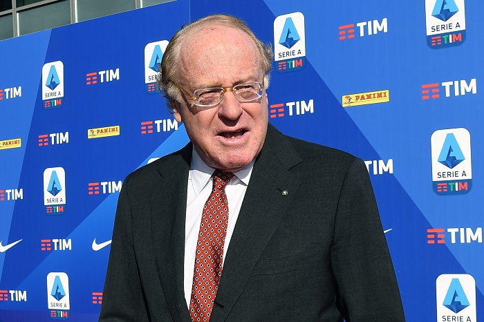 Milan, bufera sul presidente Scaroni ma i tifosi lo difendono |  Sport e Vai