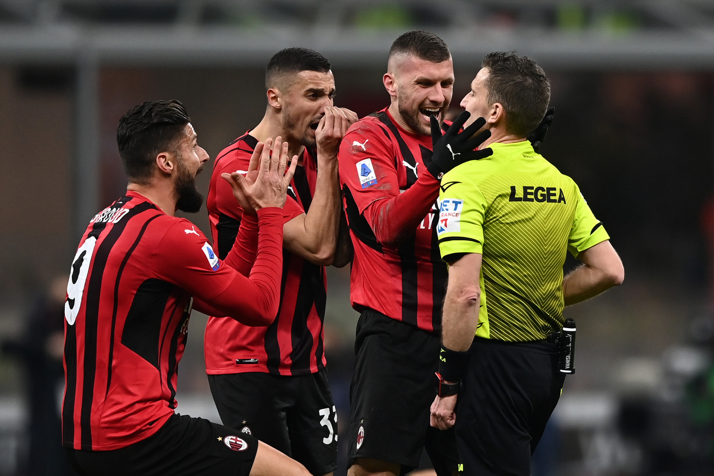 L'arbitro Serra vuota il sacco sul famoso Milan-Spezia |  Sport e Vai