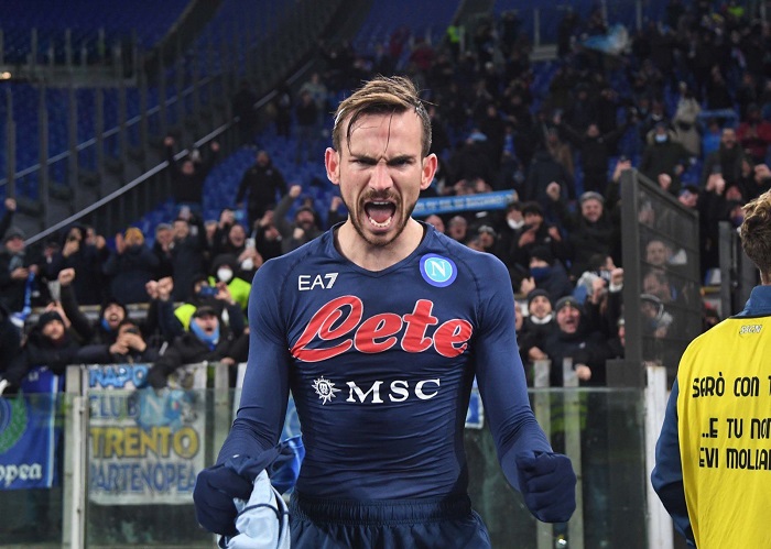 La squadra in ritiro a Verona, Fabian in discoteca: la reazione del Napoli |  Sport e Vai