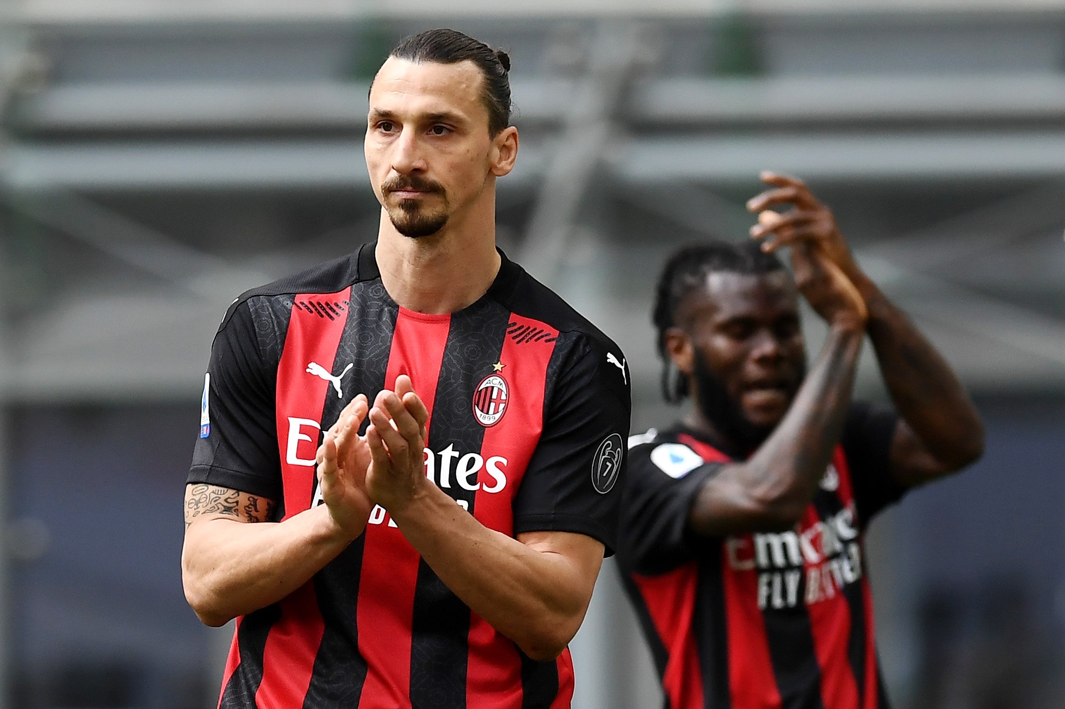 Milan, Zlatan incita la folla verso un ex scatena il finimondo sui social |  Sport e Vai