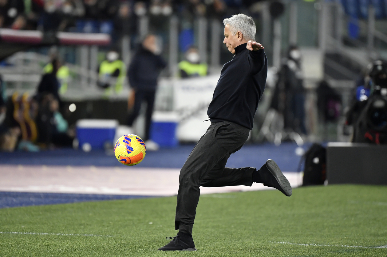 Roma, Mourinho perde un altro pezzo per la gara contro l'Inter |  Sport e Vai