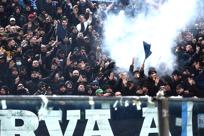 Napoli: Attaccò i tifosi per sciopero tifo, brutto striscione contro giornalista |  Sport e Vai