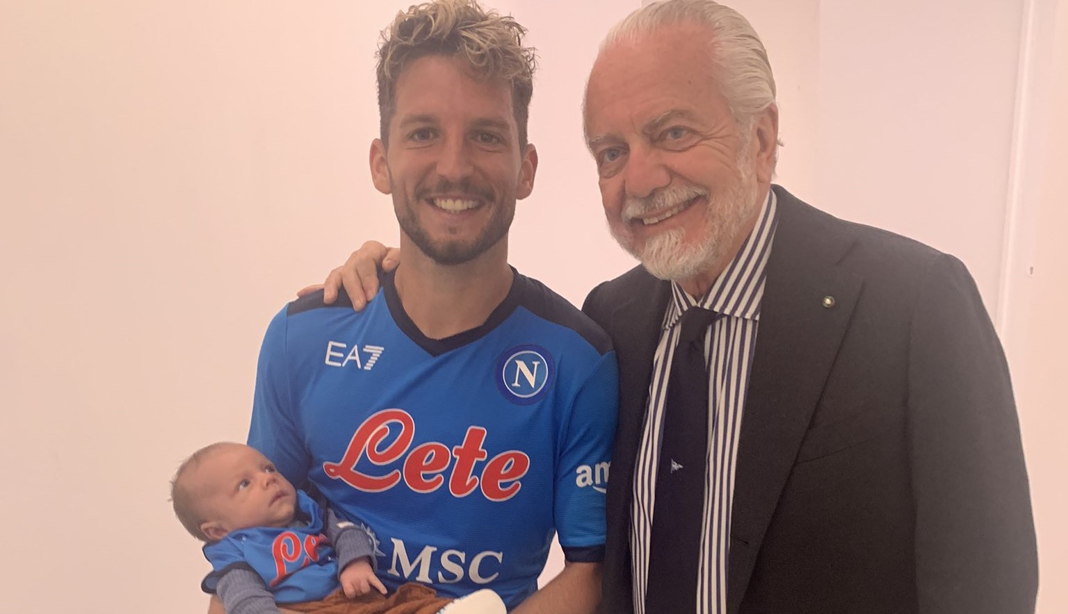 Napoli: Arriva anche il tweet di De Laurentiis su Mertens |  Sport e Vai