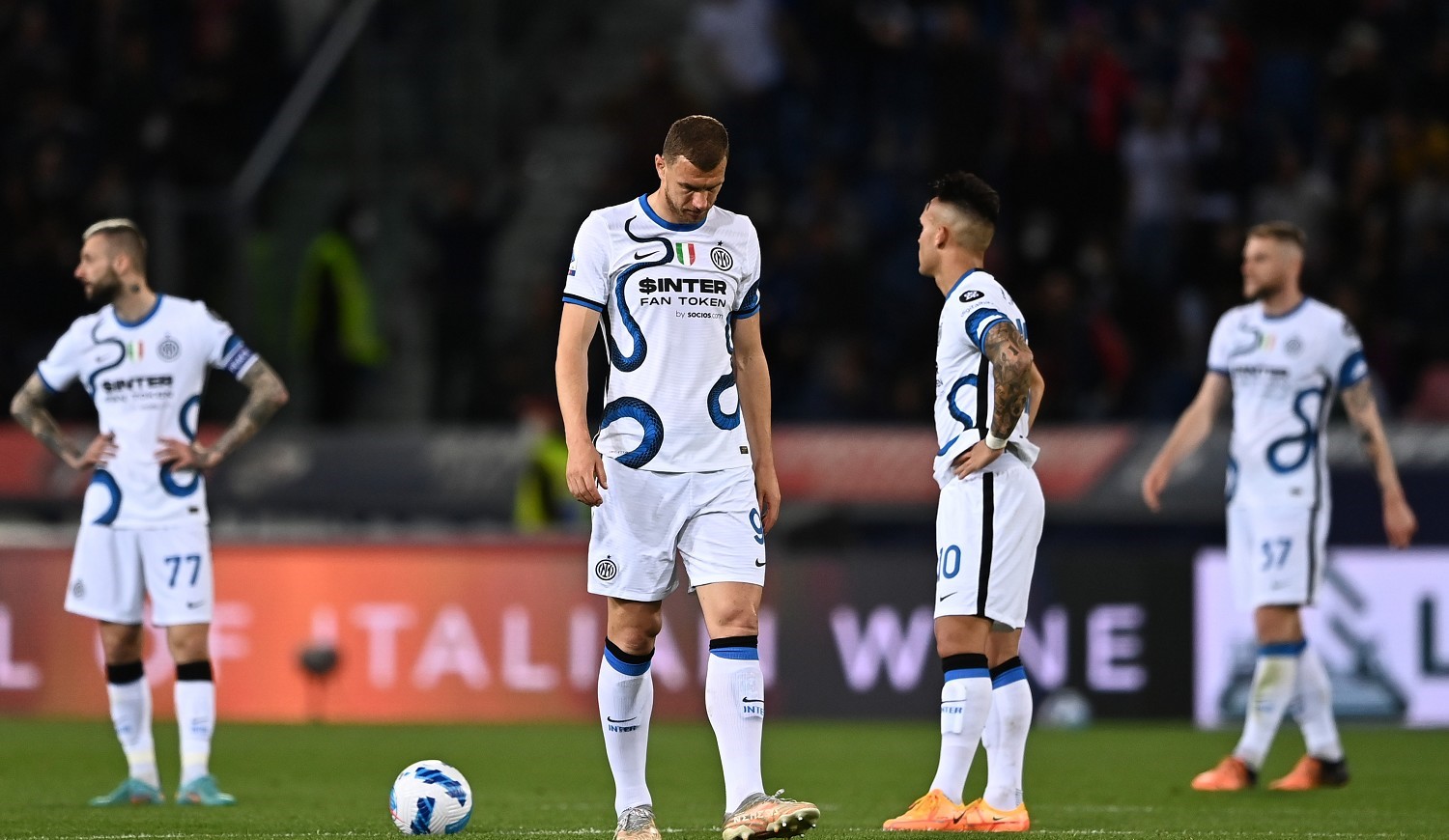 Inter, tifosi furiosi con Dzeko per la scelta di Lukaku |  Sport e Vai