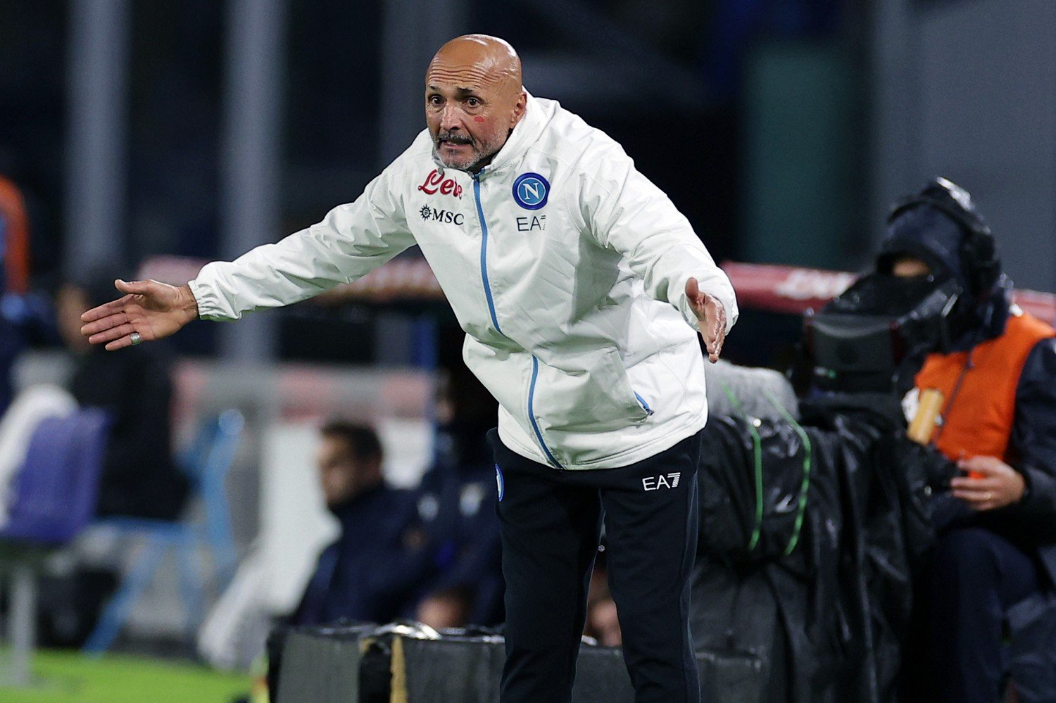 Allarme in casa Napoli, un titolare a rischio per la sfida con l'Inter |  Sport e Vai