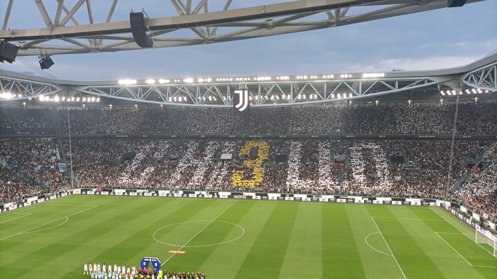 La Juve saluta Chiellini e Dybala, tifosi tra commozione e ira |  Sport e Vai