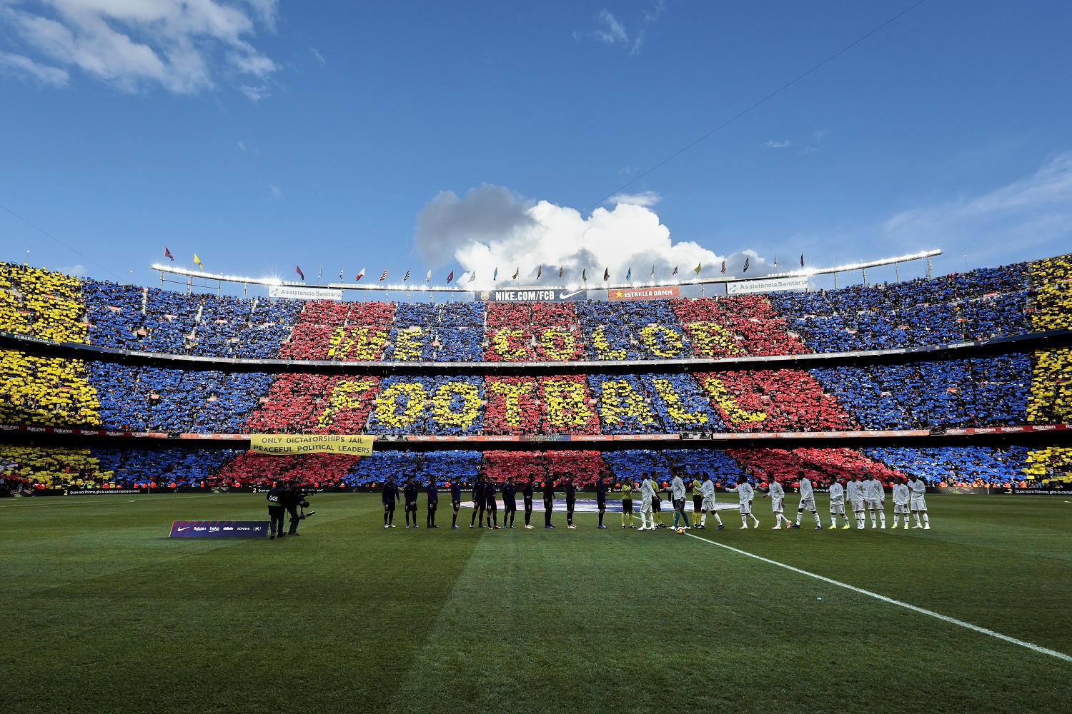 Giocare a calcetto al Camp Nou di Barcellona? Si può fare |  Sport e Vai