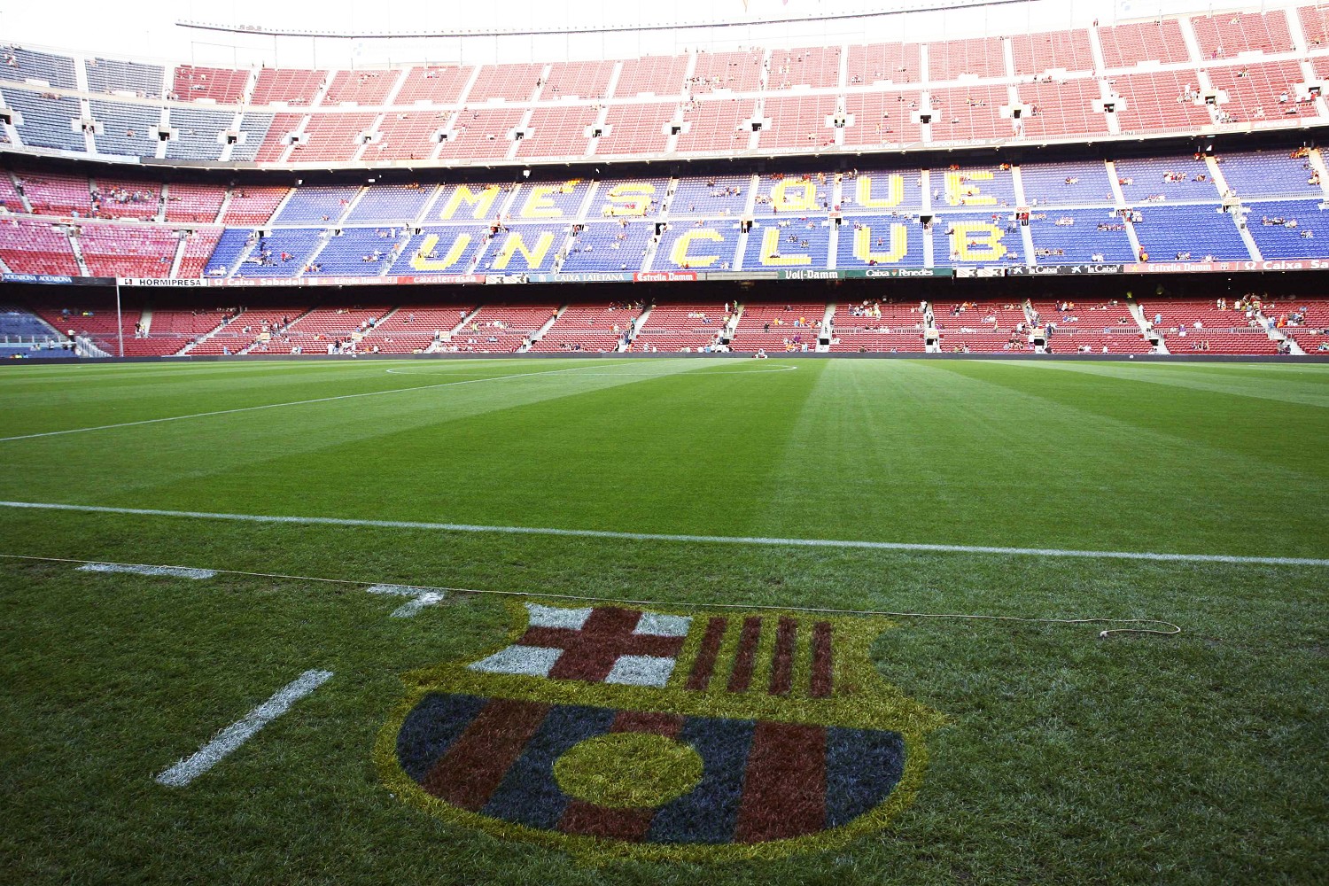 Il caso Barcellona si allarga, spuntano altri pagamenti agli arbitri: le novità |  Sport e Vai