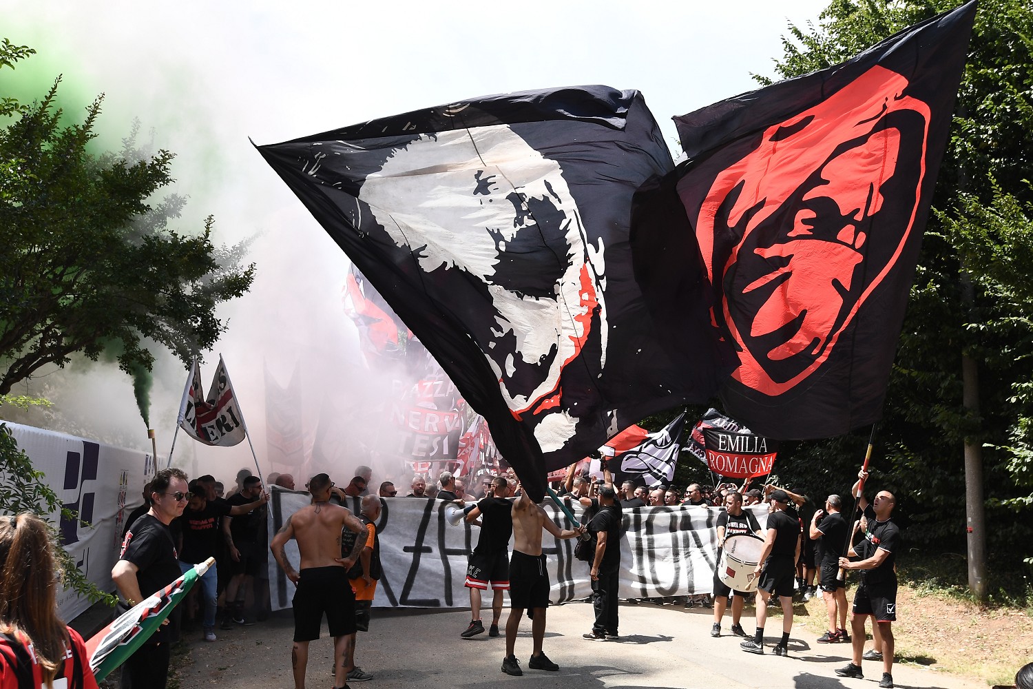 Tifosi Milan compatti: No al Balotelli bianco |  Sport e Vai
