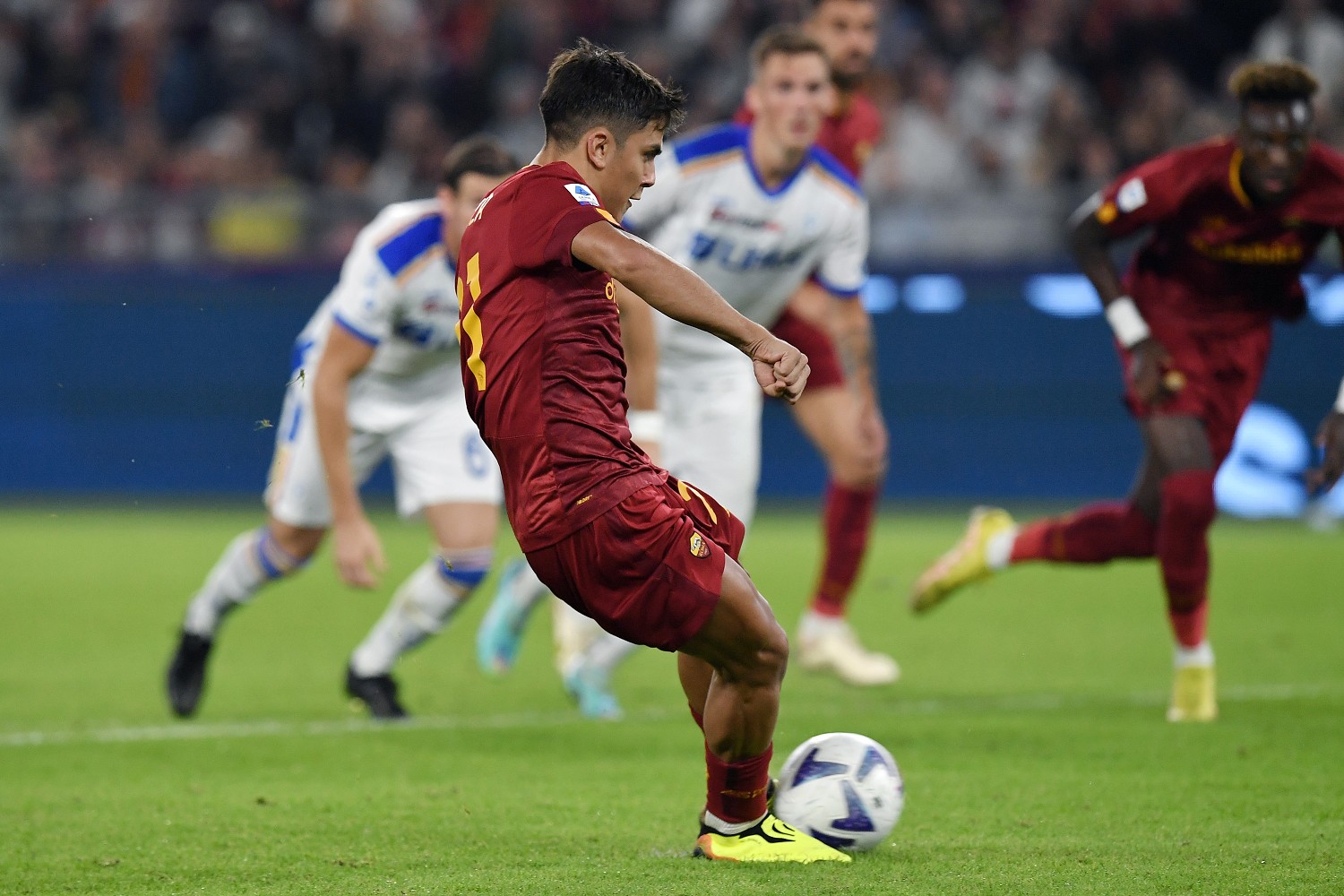 Roma-Fiorentina 2-0, ci pensa Dybala con l'aiuto di Abraham. Le pagelle |  Sport e Vai