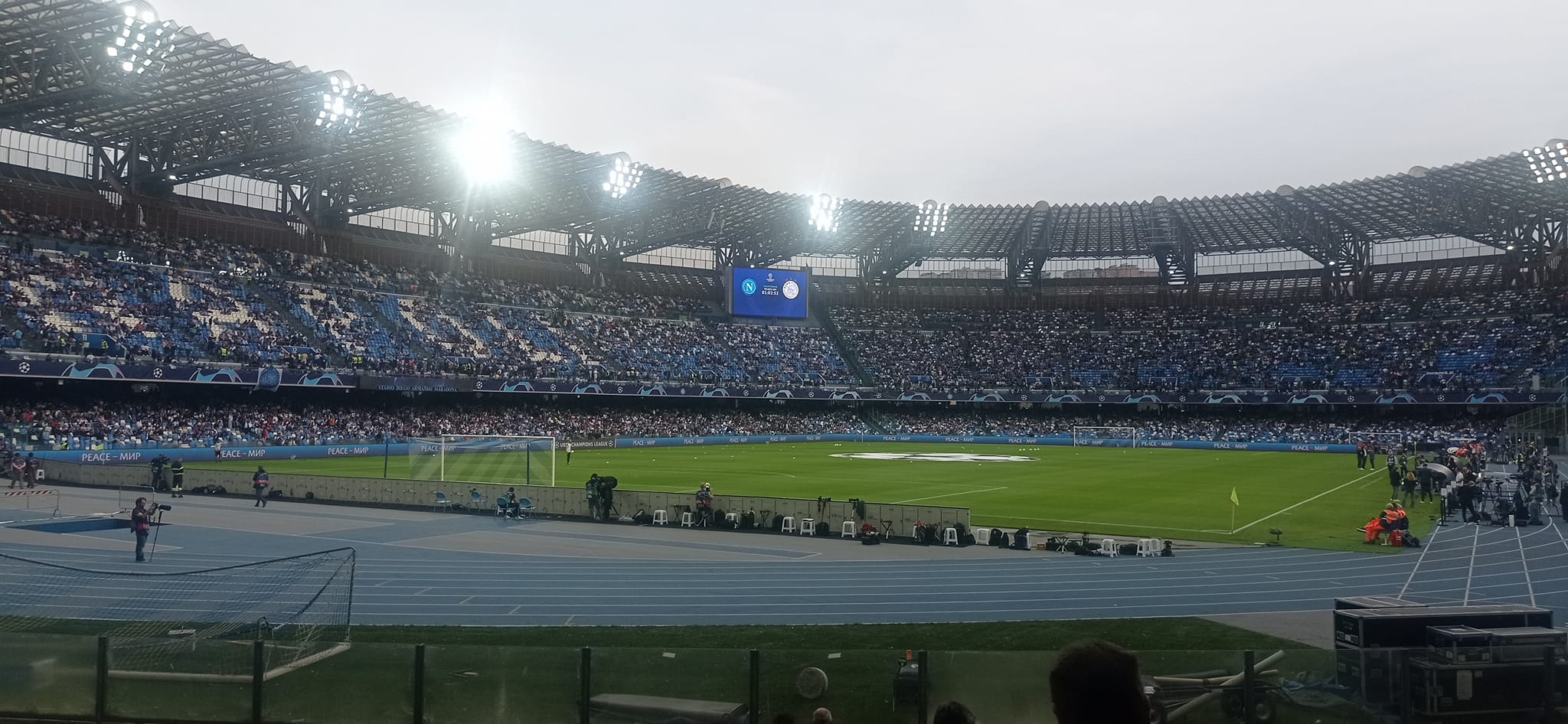 Napoli, indicazioni shock dell'Eintracht Francoforte ai propri tifosi |  Sport e Vai