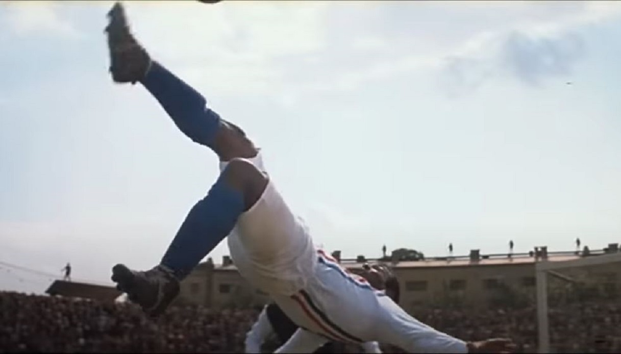 Pelé in Fuga per la Vittoria: film cult e rovesciata spettacolare |  Sport e Vai
