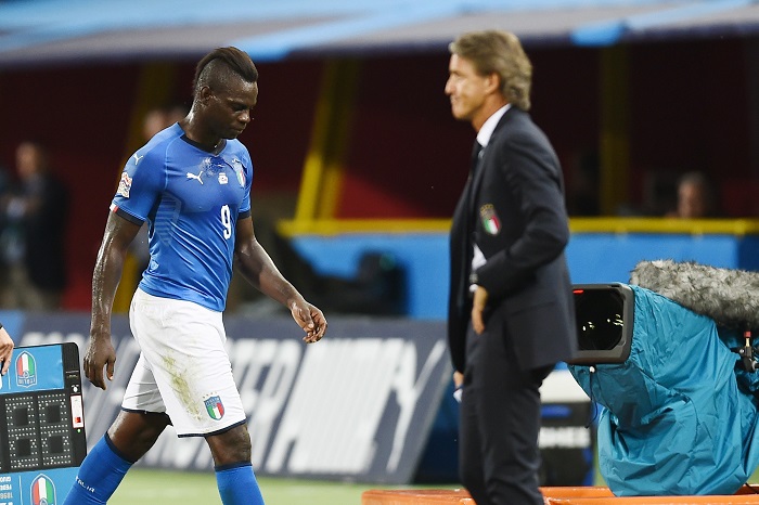 Balotelli vuota il sacco sul calcione di Totti e il rapporto con Mourinho |  Sport e Vai