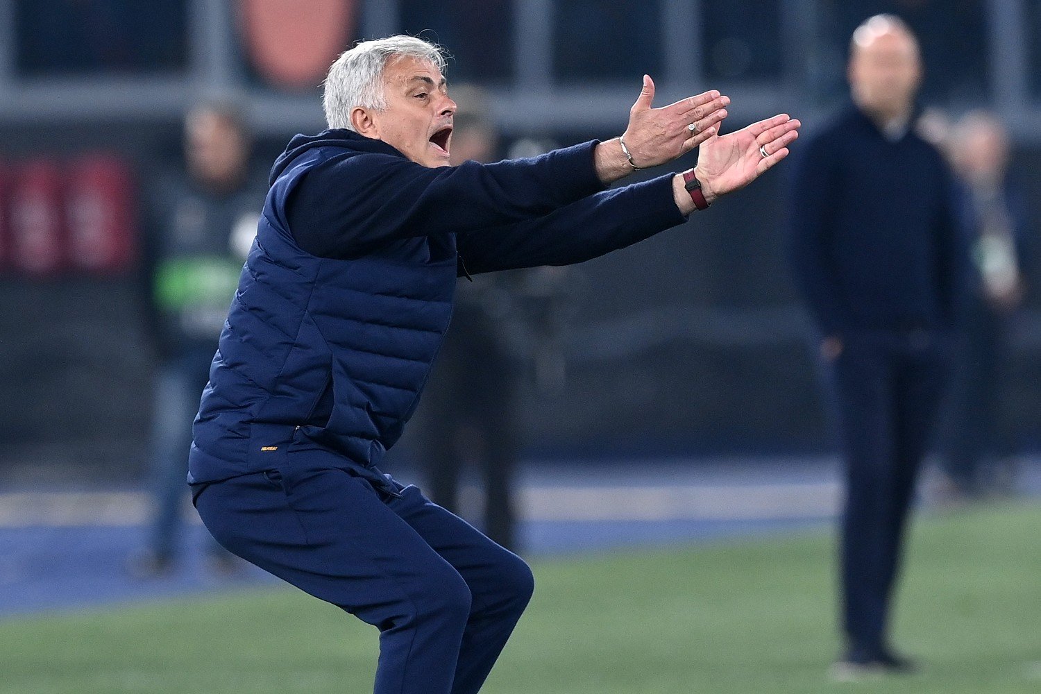 Ravezzani: frecciate a Mourinho e attacco all'arbitro di Roma-Milan |  Sport e Vai