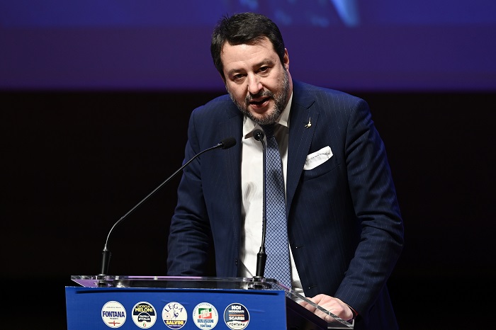 Salvini scivola sul Milan: costretto a cancellare il post per le polemiche |  Sport e Vai