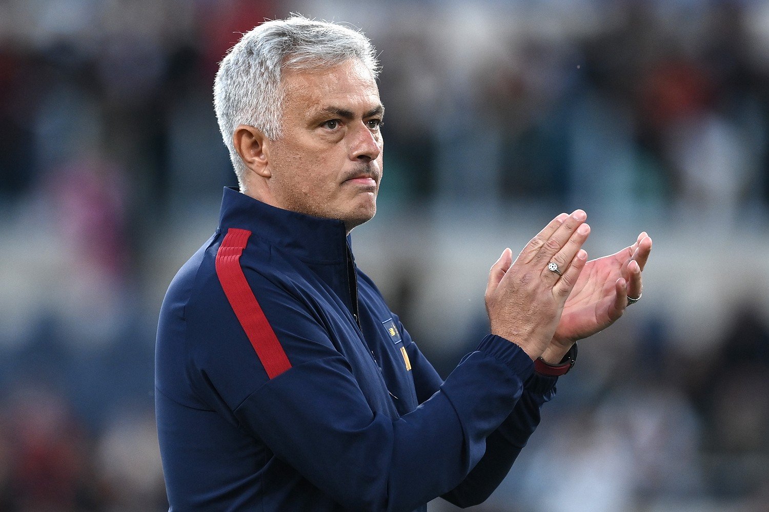 Mourinho, la risposta a un tifoso della Roma sul rinnovo è virale |  Sport e Vai