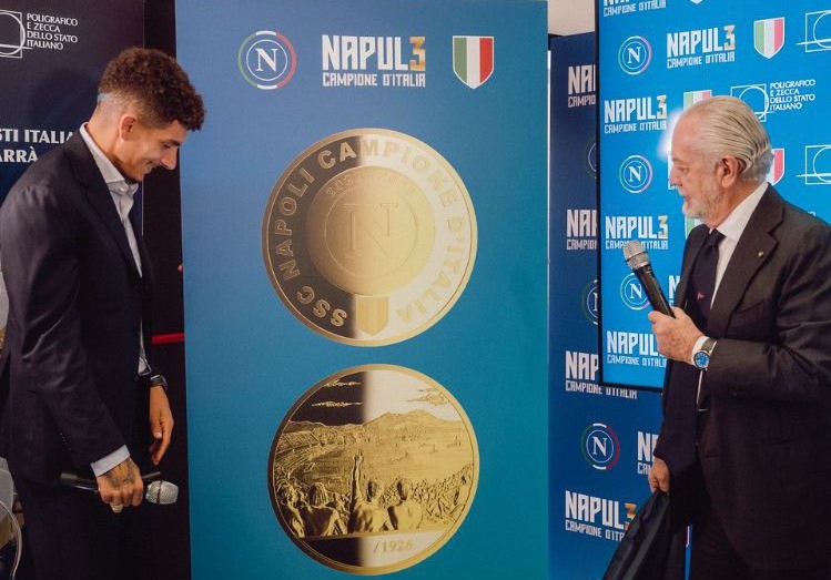 Napoli, quanto costano le medaglie celebrative dello scudetto |  Sport e Vai