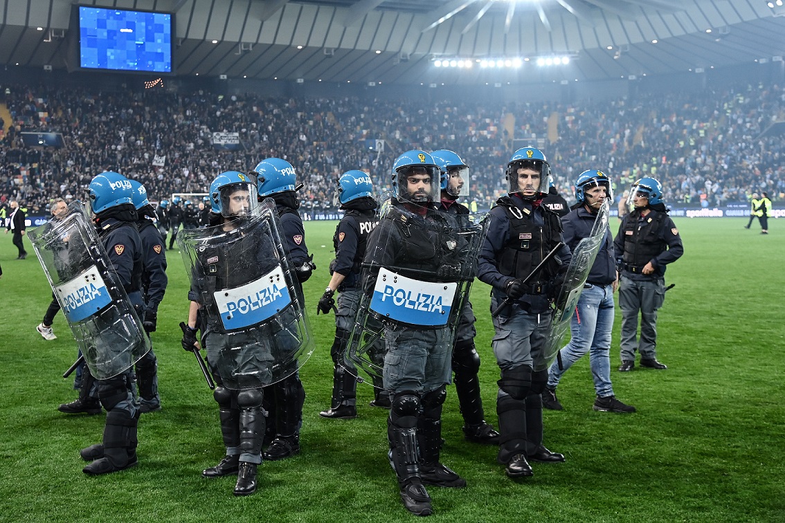 Tifosi Napoli aggrediti durante festeggiamenti scudetto: indagati nove ultrà Avellino |  Sport e Vai