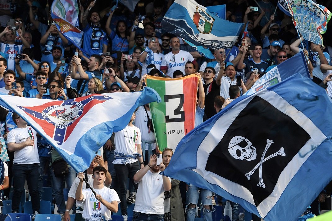 Napoli, la decisione del Questore nei confronti di cinque tifosi azzurri |  Sport e Vai