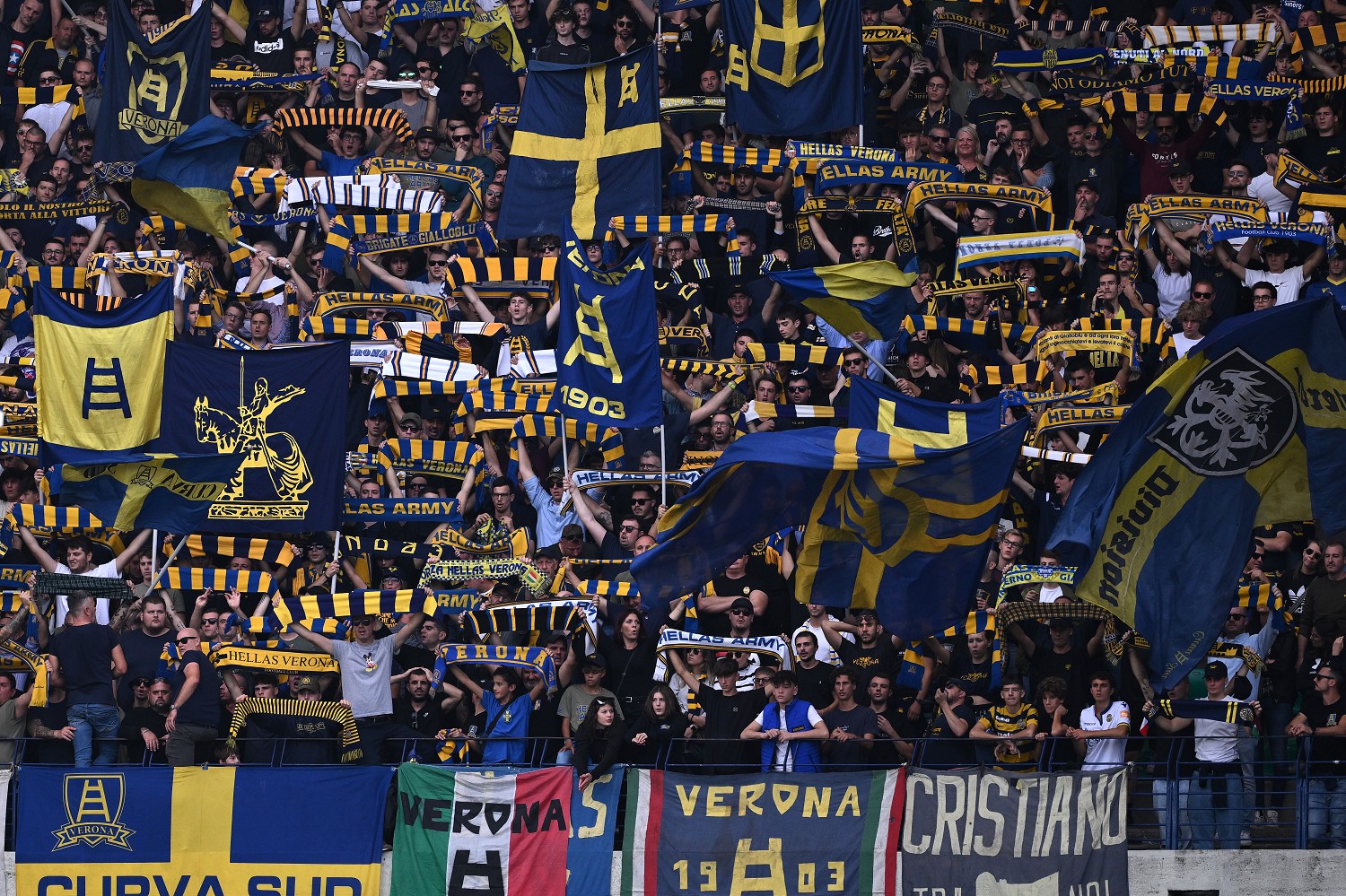 Verona-Napoli: i video della tribuna del Bentegodi diventano virali |  Sport e Vai