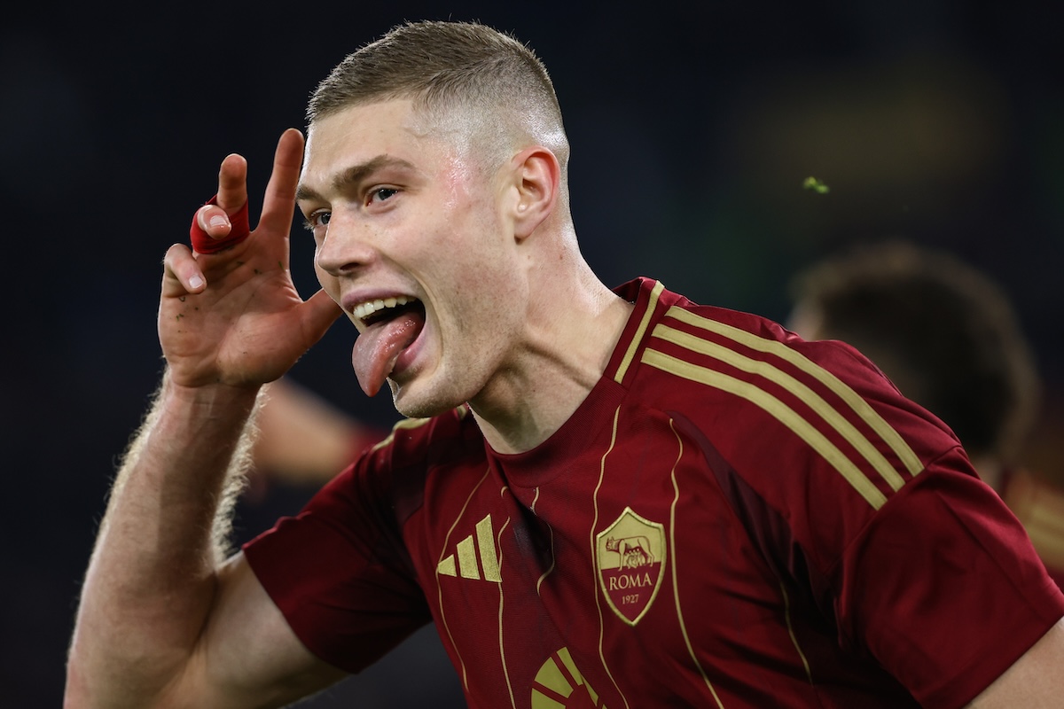 Dovbyk con la maglia della Roma
