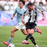 Vlahovic con la maglia della Juve