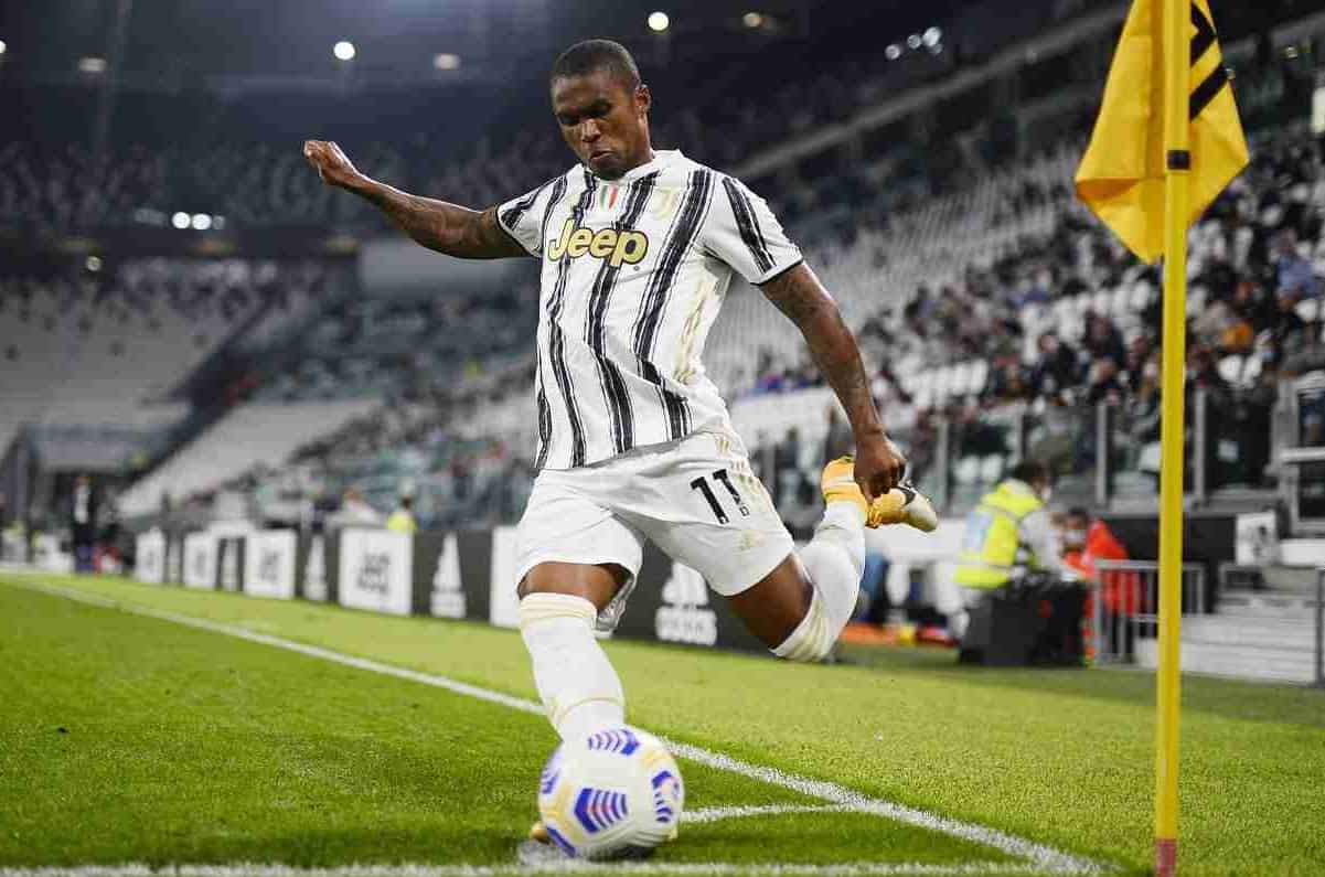 Douglas Costa in azione ai tempi della Juventus