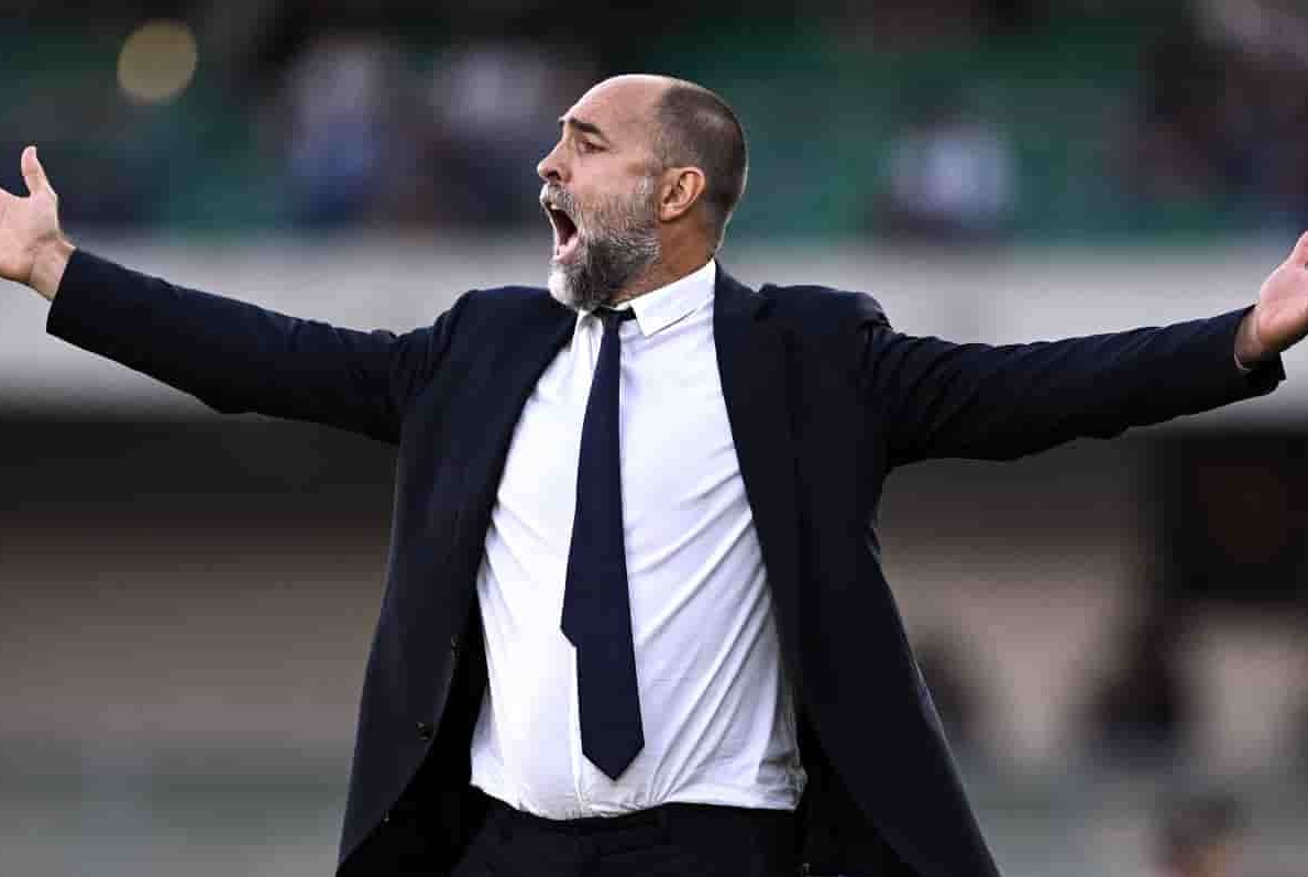 Igor Tudor si lamenta con l'arbitro Rapuano in Verona-Juventus