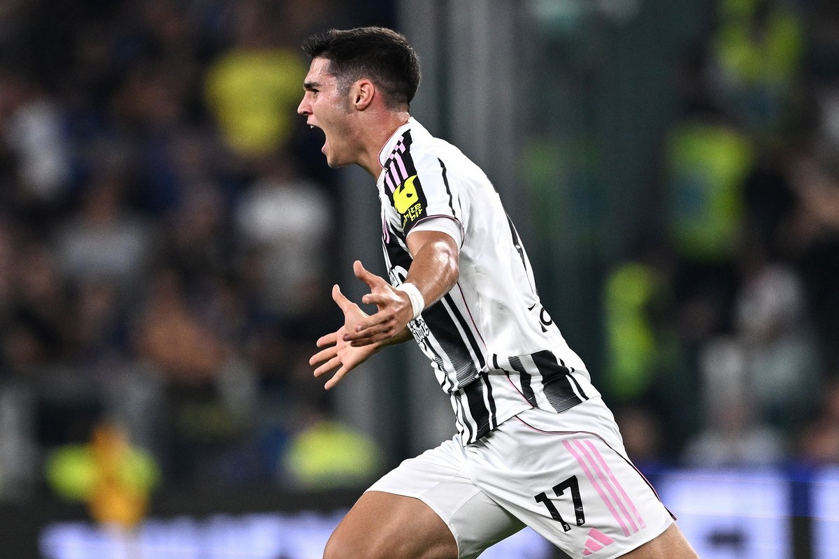 Vasilje Adzic, attaccante della Juventus