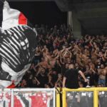 Tifosi rossoneri a via del Mare