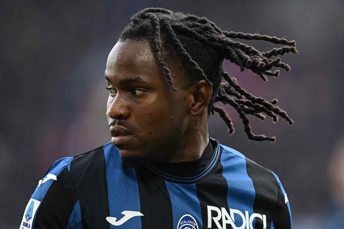 Ademola Lookman con la maglia dell'Atalanta