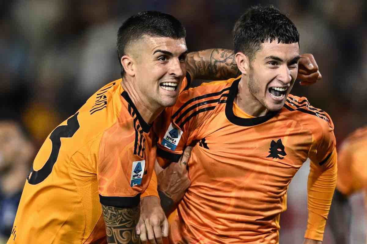 Mancini e Soulè esultano dopo la rete al Pisa