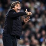 Antonio Conte sulla panchina del Napoli nella sfida contro il Manchester City