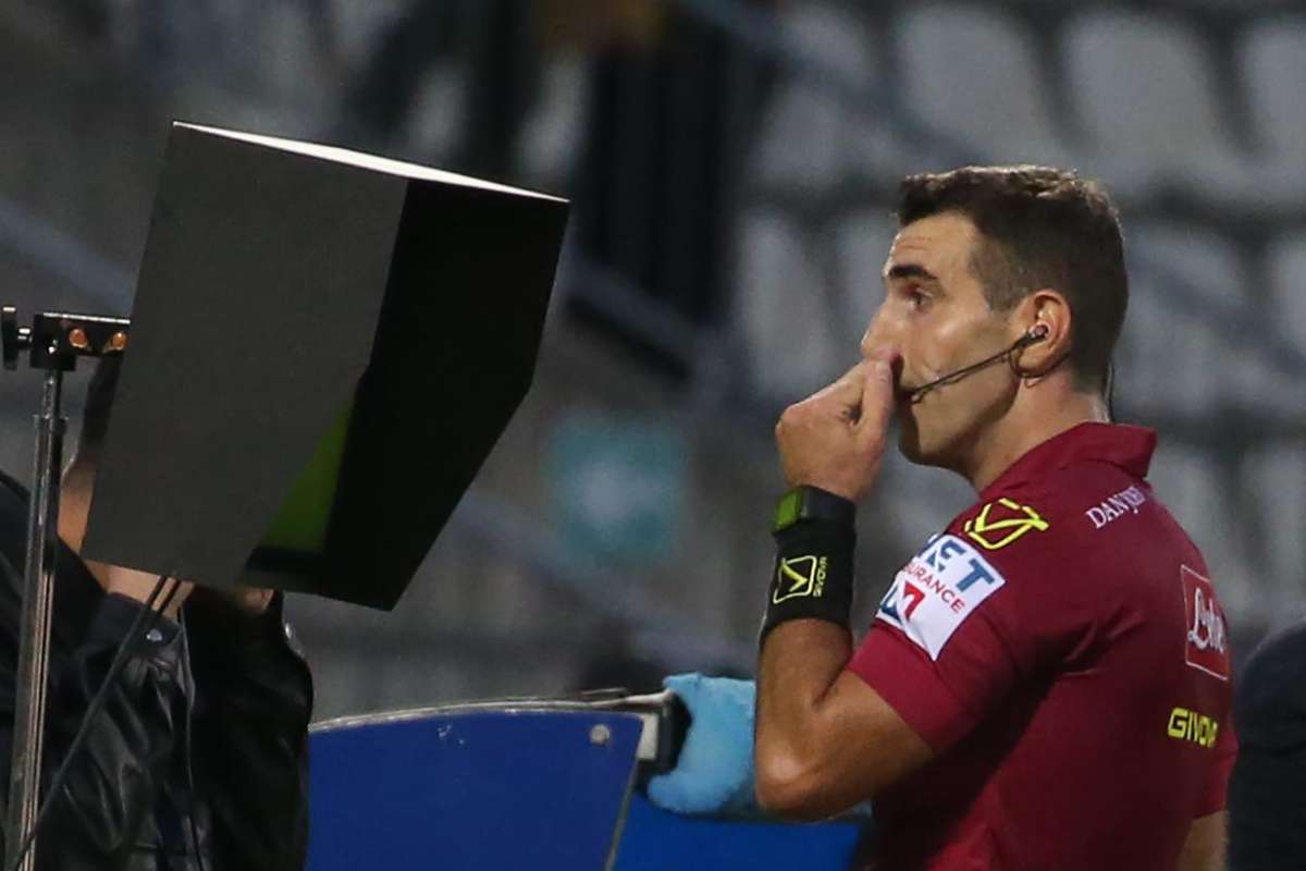 Club di Serie A contro il VAR: protesta e cambio regolamento