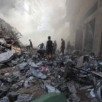 Gaza avvolta dalle macerie in uno scenario surreale