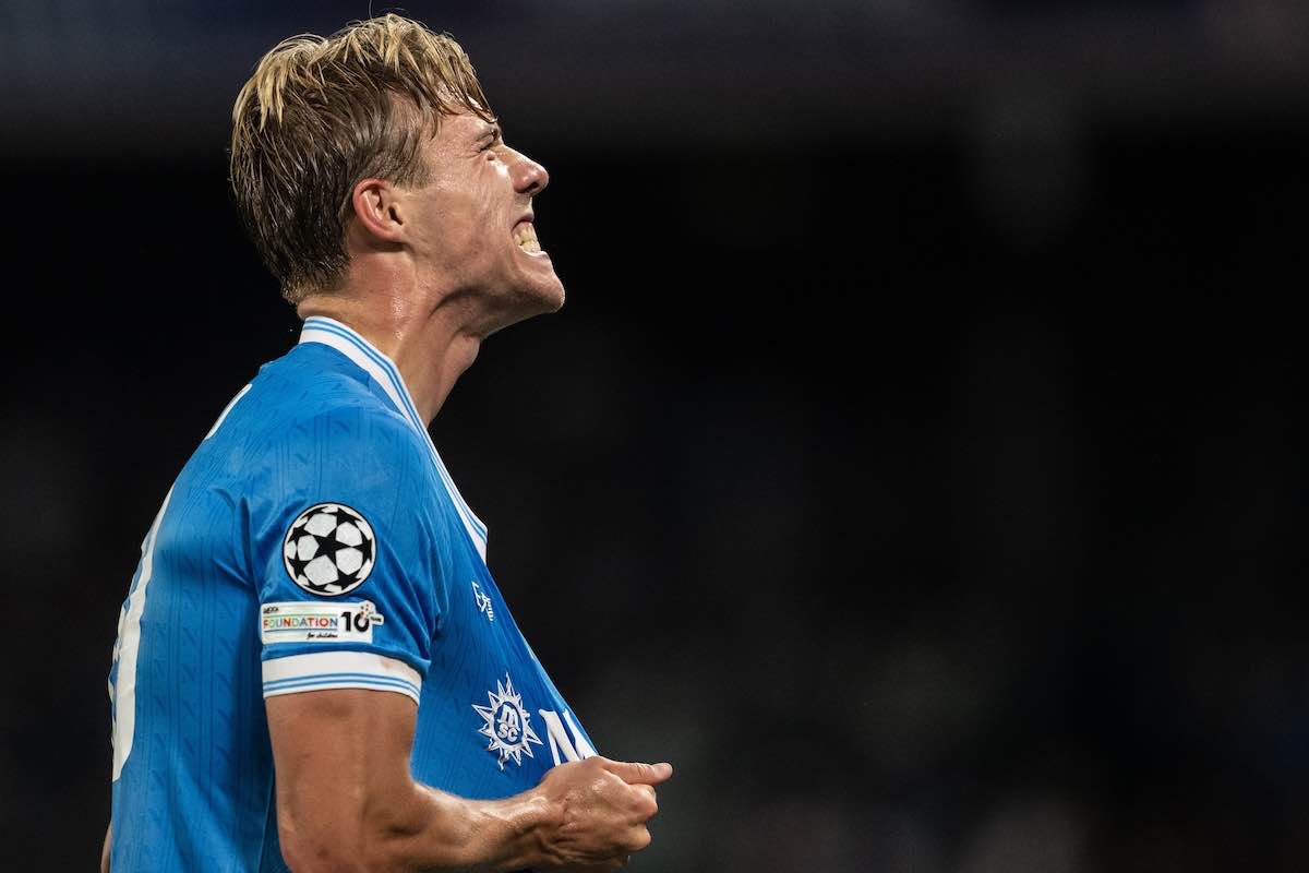 Rasmus Hohlund con la maglia del Napoli in Champions League