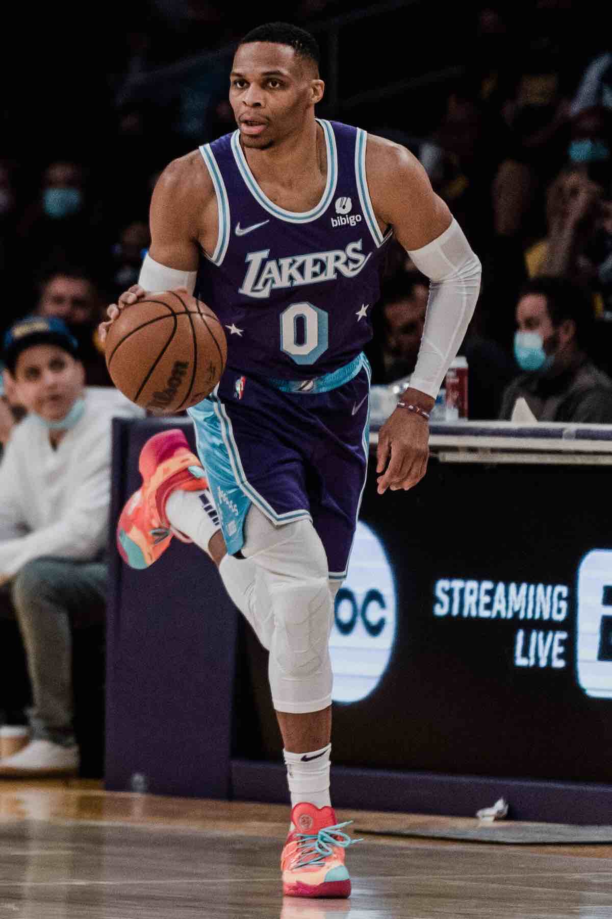 Westbrook in un'azione con la maglia dei Los Angeles Lakers