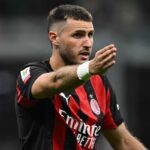 Santi Gimenez con la maglia del Milan