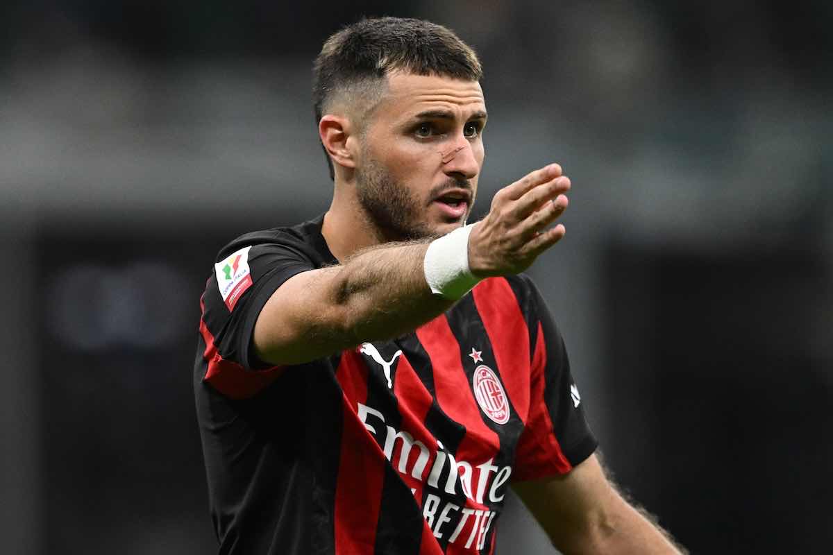 Santi Gimenez con la maglia del Milan