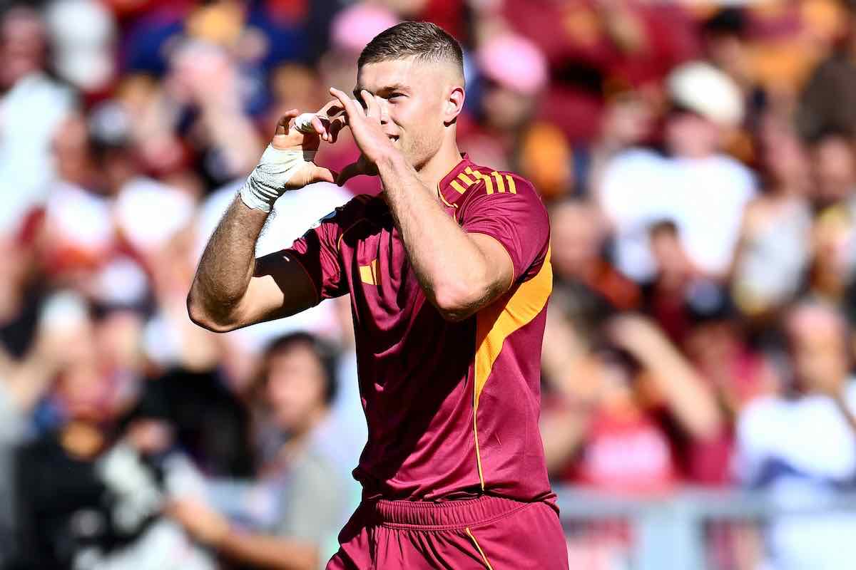 Artem Dovbyk con la maglia della Roma