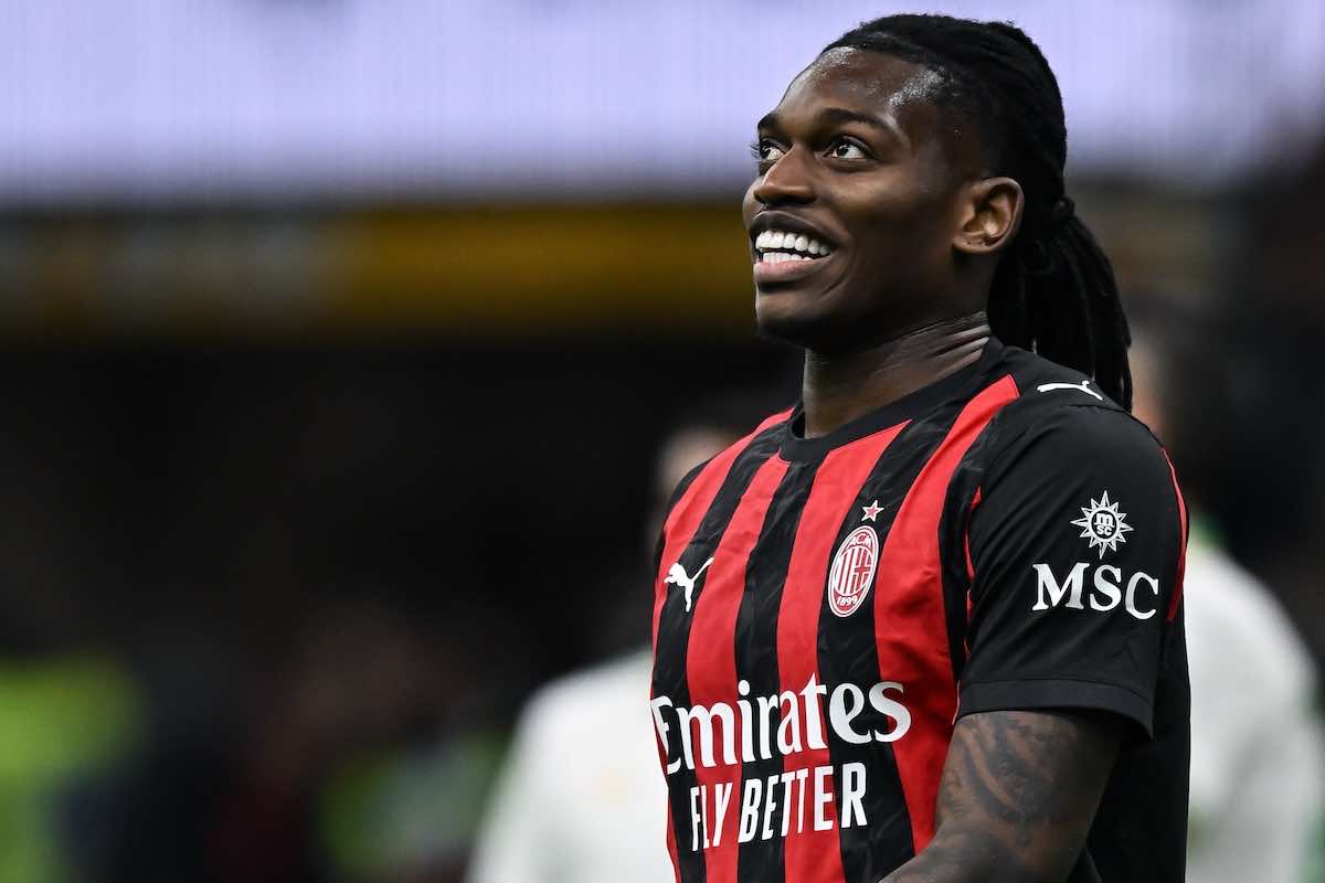 Rafa Leao con la maglia del Milan